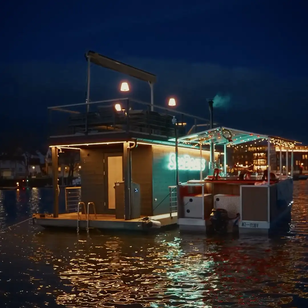 SpaBoats Flotte: Whirlpool-Floß, Sauna-Floß und Kombi-Erlebnis